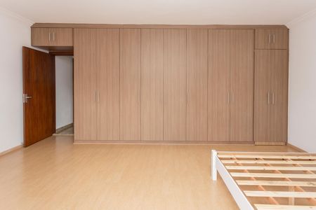 Casa à venda com 345m², 5 quartos e 2 vagasQuarto 4