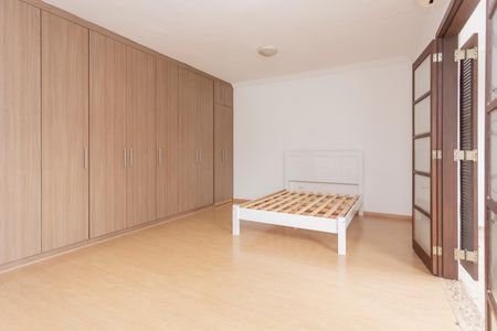 Casa à venda com 345m², 5 quartos e 2 vagasQuarto 4