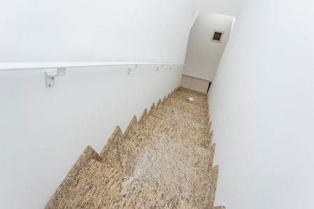 Casa à venda com 345m², 5 quartos e 2 vagasEscada