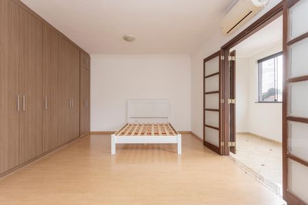 Casa à venda com 345m², 5 quartos e 2 vagasQuarto 4