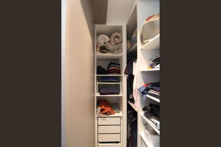 Apartamento à venda com 77m², 2 quartos e 2 vagas Apartamento à venda com 77m², 2 quartos e 2 vagasCloset Suíte 1