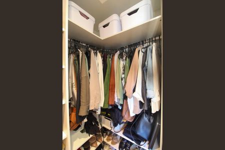 Apartamento à venda com 77m², 2 quartos e 2 vagas Apartamento à venda com 77m², 2 quartos e 2 vagasCloset Suíte 1