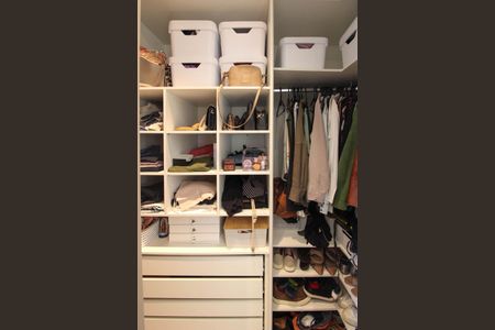 Apartamento à venda com 77m², 2 quartos e 2 vagas Apartamento à venda com 77m², 2 quartos e 2 vagasCloset Suíte 1