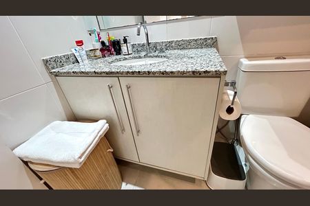 Apartamento para alugar com 65m², 2 quartos e 1 vaga Apartamento para alugar com 65m², 2 quartos e 1 vagaBanheiro da Suíte