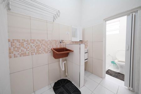 Sala/Cozinha de casa para alugar com 2 quartos, 40m² em Jardim de Lorenzo, São Paulo