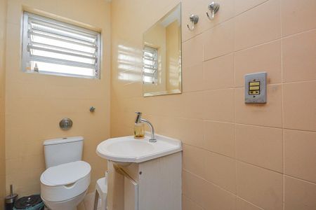 Casa à venda com 300m², 3 quartos e 4 vagas Casa à venda com 300m², 3 quartos e 4 vagasLavabo