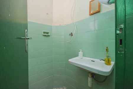 Casa à venda com 300m², 3 quartos e 4 vagas Casa à venda com 300m², 3 quartos e 4 vagasBanheiro de serviço