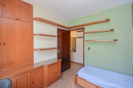 Casa à venda com 300m², 3 quartos e 4 vagas Casa à venda com 300m², 3 quartos e 4 vagasQuarto 2
