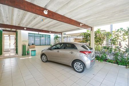 Casa à venda com 300m², 3 quartos e 4 vagas Casa à venda com 300m², 3 quartos e 4 vagasGaragem