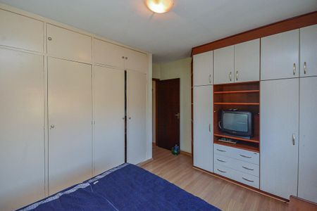 Casa à venda com 300m², 3 quartos e 4 vagas Casa à venda com 300m², 3 quartos e 4 vagasQuarto 1