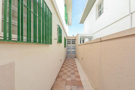 Casa à venda com 300m², 3 quartos e 4 vagas Casa à venda com 300m², 3 quartos e 4 vagasCorredor