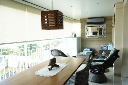 Apartamento à venda com 152m², 3 quartos e 2 vagasVaranda