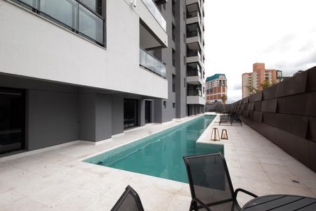 Apartamento à venda com 84m², 3 quartos e 2 vagas Apartamento à venda com 84m², 3 quartos e 2 vagasÁrea comum - Piscina