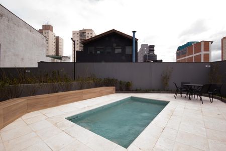 Apartamento à venda com 84m², 3 quartos e 2 vagas Apartamento à venda com 84m², 3 quartos e 2 vagasÁrea comum - Piscina