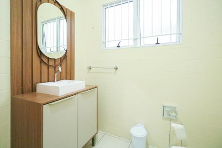 Casa para alugar com 200m², 3 quartos e 2 vagasBanheiro