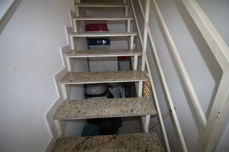 Apartamento à venda com 72m², 2 quartos e 1 vagaEscada de acesso