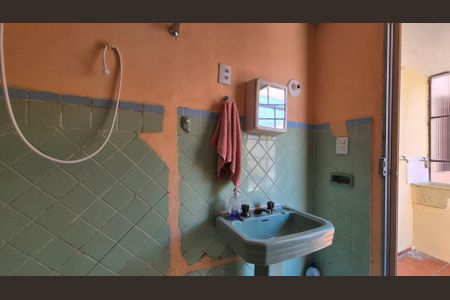 Casa para alugar com 100m², 2 quartos e 6 vagasBanheiro 