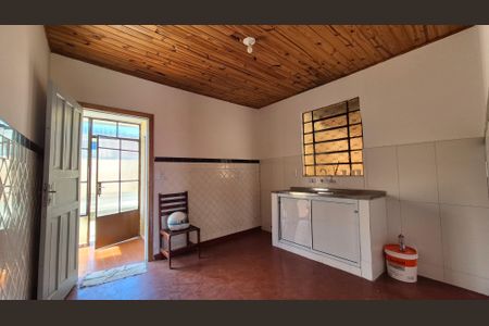 Casa para alugar com 100m², 2 quartos e 6 vagasCozinha 