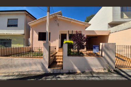 Casa para alugar com 100m², 2 quartos e 6 vagasFachada 