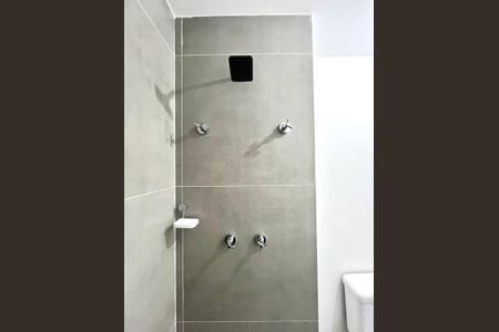 Banheiro de apartamento à venda com 1 quarto, 33m² em Parque Industrial, Campinas
