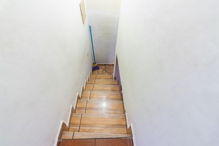Casa à venda com 137m², 3 quartos e 2 vagas Casa à venda com 137m², 3 quartos e 2 vagasEscada