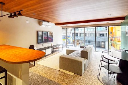 Studio para alugar com 24m², 1 quarto e sem vaga Studio para alugar com 24m², 1 quarto e sem vagabar e sala de jogo