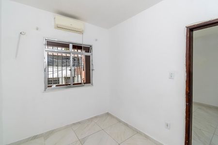 Quarto 1 de casa para alugar com 2 quartos, 60m² em Irajá, Rio de Janeiro