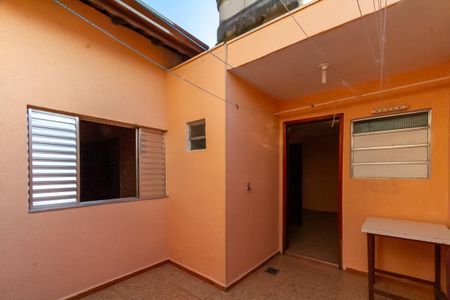 Casa para alugar com 101m², 2 quartos e 3 vagasQuintal