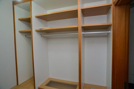 Apartamento para alugar com 169m², 4 quartos e 3 vagas Apartamento para alugar com 169m², 4 quartos e 3 vagasCloset Suíte Principal