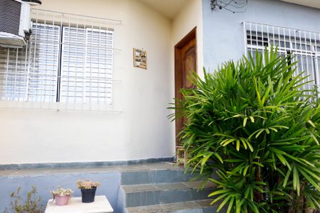 Casa à venda com 119m², 4 quartos e 6 vagas Casa à venda com 119m², 4 quartos e 6 vagasFachada