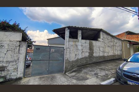 Casa à venda com 119m², 4 quartos e 6 vagas Casa à venda com 119m², 4 quartos e 6 vagasFachada