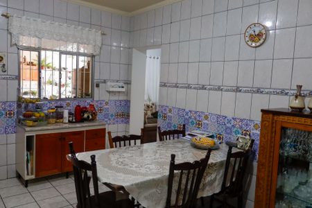 Casa à venda com 119m², 4 quartos e 6 vagas Casa à venda com 119m², 4 quartos e 6 vagasCozinha