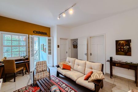 Sala de casa de condomínio para alugar com 3 quartos, 97m² em Vila Mariana, São Paulo