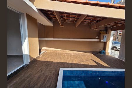 Piscina de casa para alugar com 2 quartos, 115m² em Vila Tupi, Praia Grande