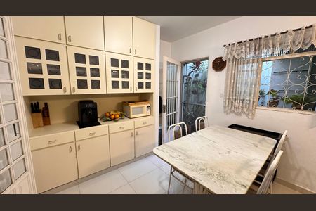 Casa à venda com 3 quartos, 118m² em Campo Belo, São Paulo