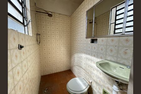 Casa à venda com 220m², 4 quartos e sem vagaBanheiro 2