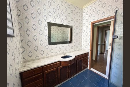Casa à venda com 220m², 4 quartos e sem vagaBanheiro 1