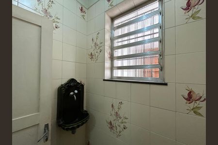 Casa à venda com 220m², 4 quartos e sem vagaLavabo