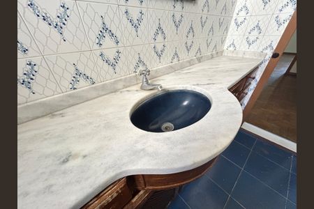 Casa à venda com 220m², 4 quartos e sem vagaBanheiro 1