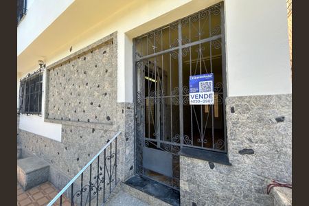Casa à venda com 220m², 4 quartos e sem vagaFachada + placa