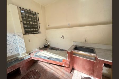 Casa à venda com 220m², 4 quartos e sem vagaÁrea de Serviço