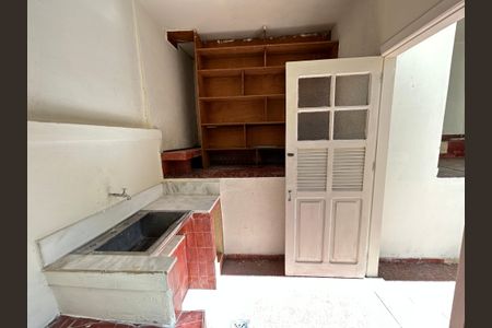 Casa à venda com 220m², 4 quartos e sem vagaÁrea de Serviço