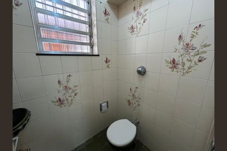 Casa à venda com 220m², 4 quartos e sem vagaLavabo