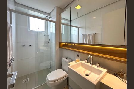 Apartamento para alugar com 66m², 2 quartos e 1 vaga Apartamento para alugar com 66m², 2 quartos e 1 vagaBanheiro social