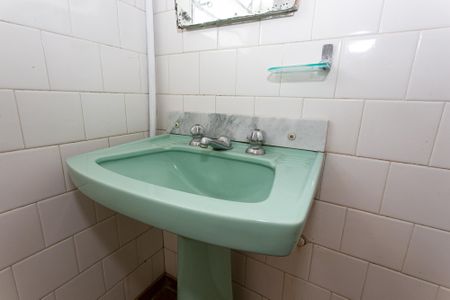 Casa para alugar com 127m², 3 quartos e 2 vagas Casa para alugar com 127m², 3 quartos e 2 vagasBanheiro social