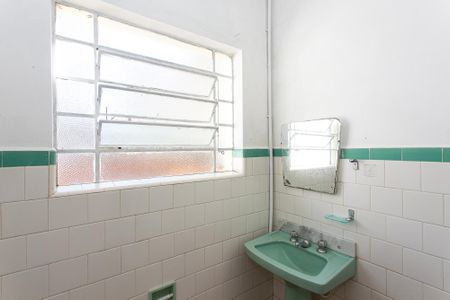 Casa para alugar com 127m², 3 quartos e 2 vagas Casa para alugar com 127m², 3 quartos e 2 vagasBanheiro social