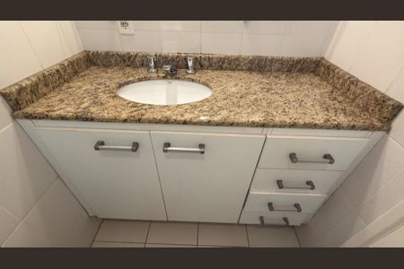 Apartamento à venda com 63m², 3 quartos e 1 vaga Apartamento à venda com 63m², 3 quartos e 1 vagaBanheiro da Suíte