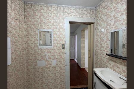 Banheiro de casa para alugar com 1 quarto, 40m² em Vila Zat, São Paulo