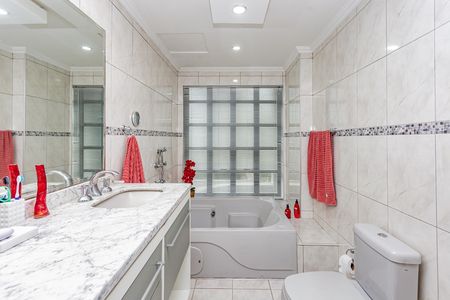 Apartamento à venda com 258m², 4 quartos e 4 vagas Apartamento à venda com 258m², 4 quartos e 4 vagasBanheiro da Suíte 2