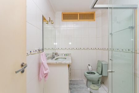 Apartamento à venda com 258m², 4 quartos e 4 vagas Apartamento à venda com 258m², 4 quartos e 4 vagasBanheiro da Suíte 1